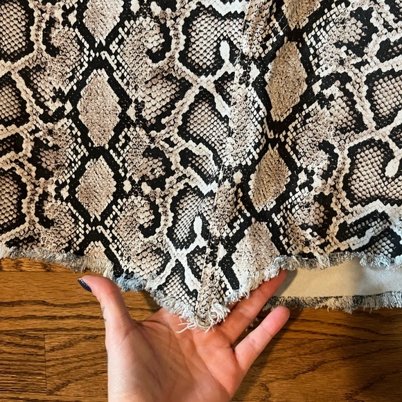 ZARA NWOT snakeskin denim skirt size M - Picture 3 of 4